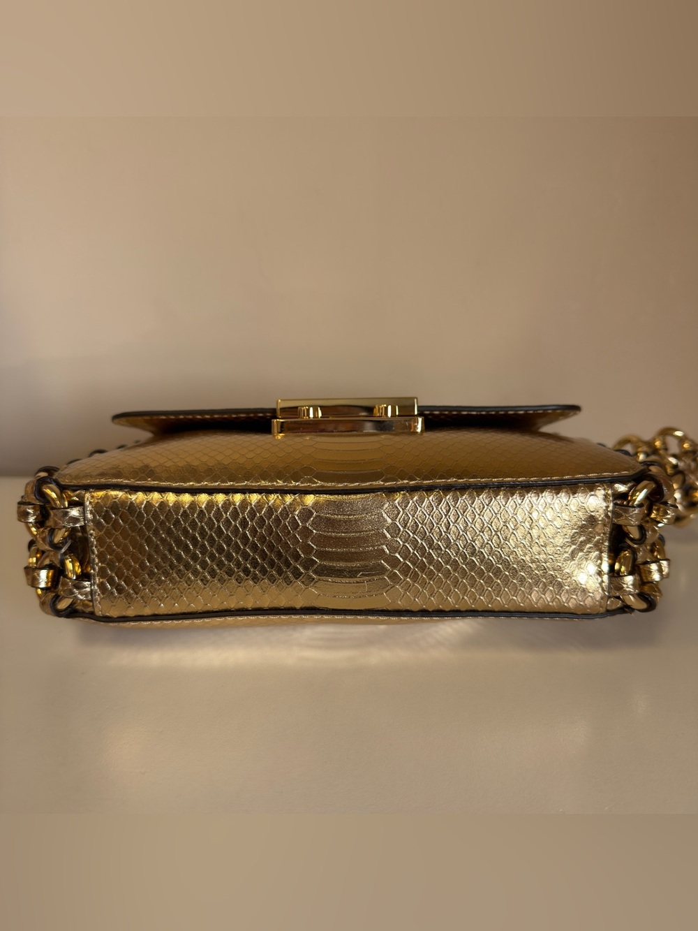 Michael Kors PIPER LG SHLDR FLAP EMBOSSED LEATHER - Picture 6 of 15